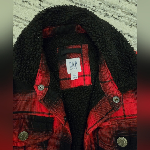 Gap kids red black plaid shacket - Picture 2 of 3